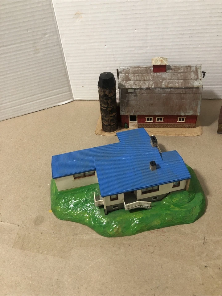 复古欧洲城镇建筑 ( HO ) & Administration Buld.(2 Kubri B585,D75,V55 银色 — 第 3/4 张图片