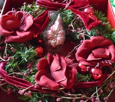 Waterford Holiday Heirlooms Amaryllis and Roses Christmas Wreath Never Used