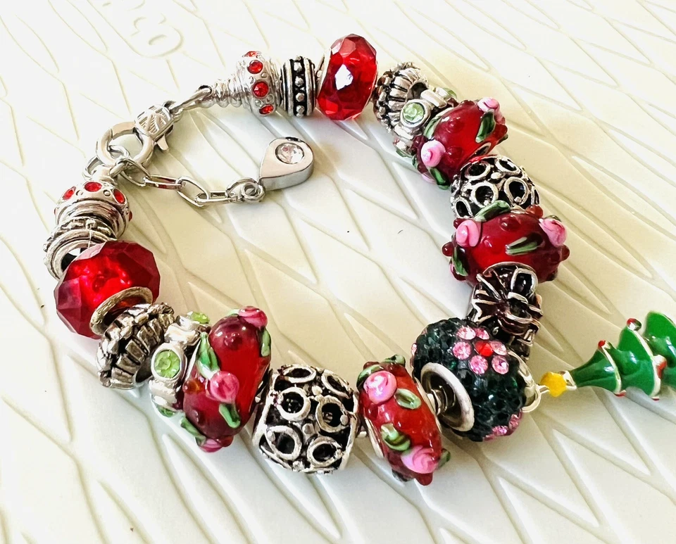 "Brazalete con dije europeo rojo y plata de Navidad de 5-3/4 a 6-3/4"" ajustable" Foto 3 de 4