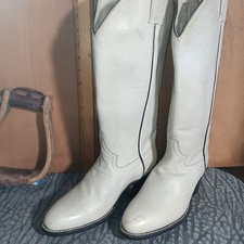 Womens cowboy boots size 5.5 bobs, white crea...