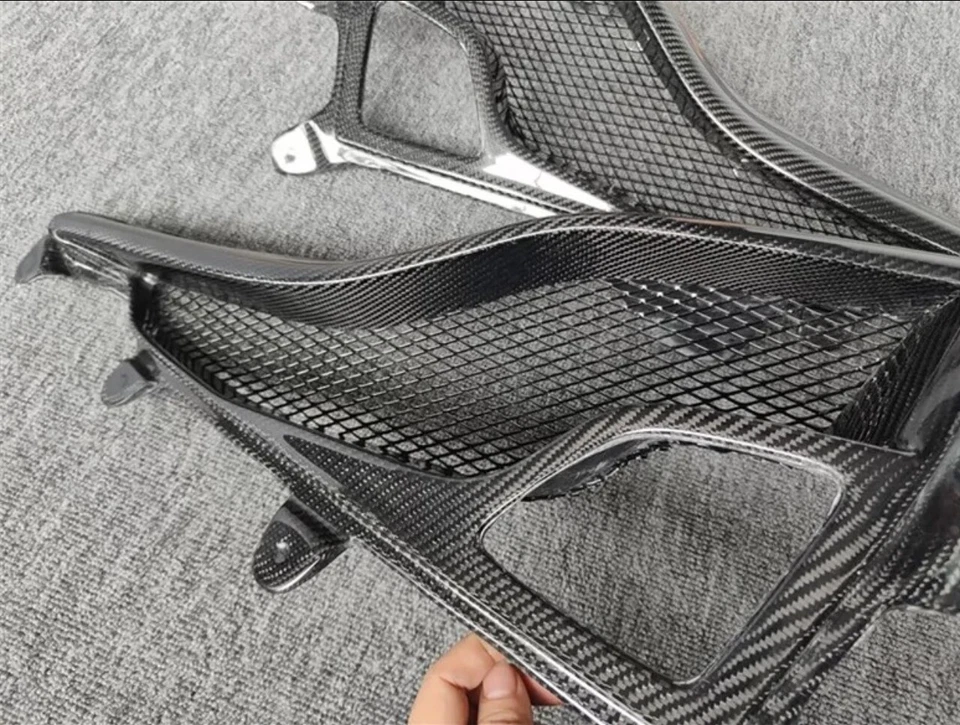 Carbon Fiber Rear Fog Light Diffuser Surround For Ferrari 458 Italia Spider - Imagen 3 de 4