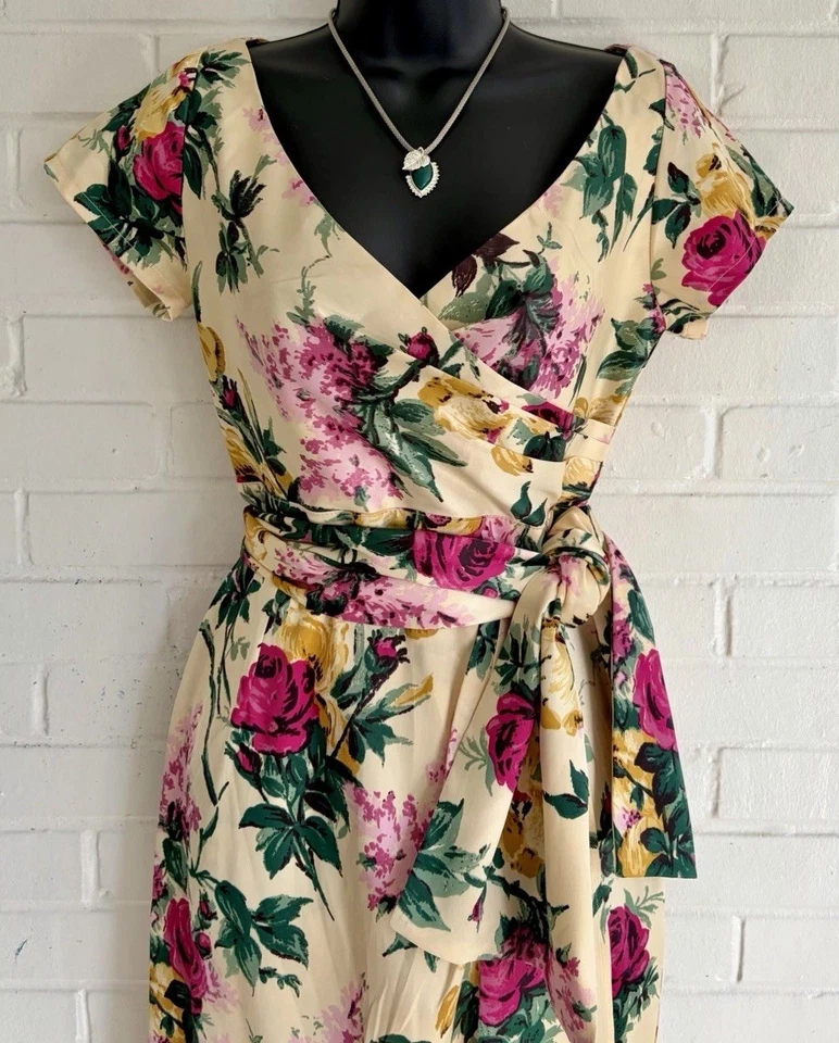 Vestido midi floral crema satinado Ava Pinup Couture, talla S usado en excelente estado Foto 4 de 4
