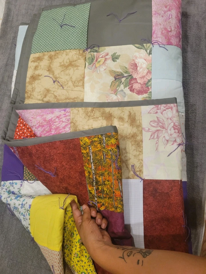 Manta sentada vintage hecha a mano con retazos doble lado 80 X 64 pulgadas Foto 2 de 4