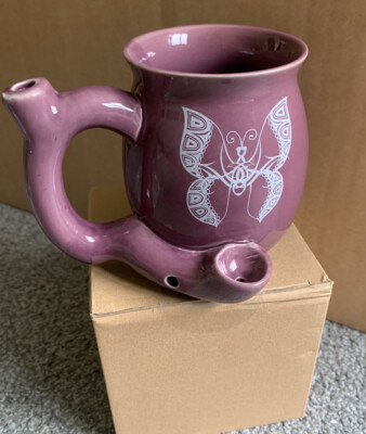 Wake And Bake Becher mit Pfeife, 400 ml, Keramik Neuheit Gras Rauch Schmetterling lila