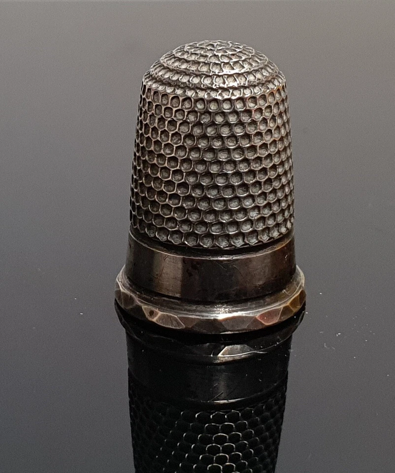 Antiguo dedal Chester Charles Horner de plata esterlina c1911 tamaño 11 borde biselado Foto 3 de 4