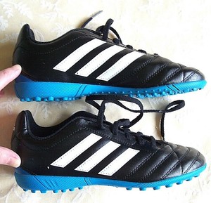 adidas astro turf trainers size 4
