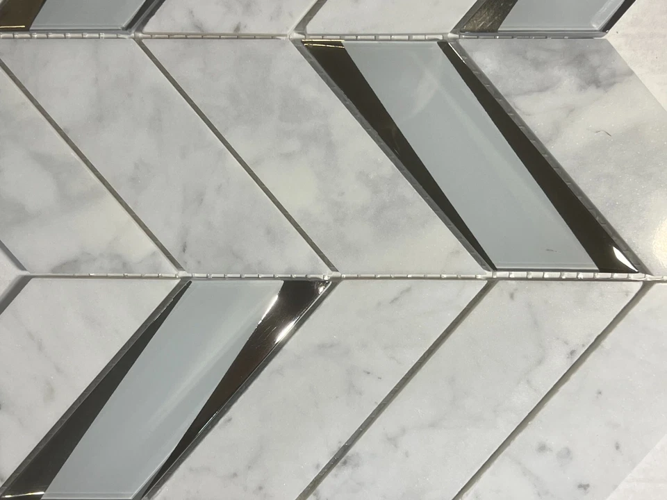 Azulejo de mosaico de vidrio de mármol blanco/plateado Carrara S17 cocina baño pulido Foto 2 de 4