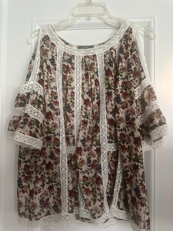 Blue Tassel maylou open shoulder blouse from Anthropologie, floral, size M