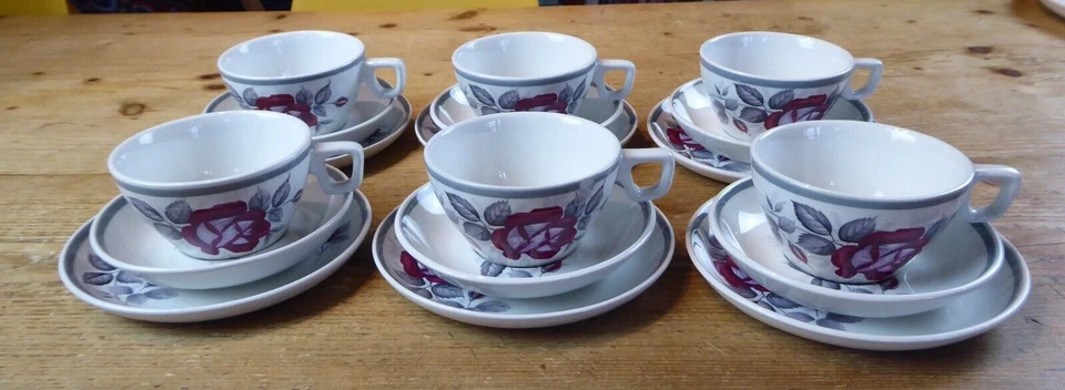 6 x Vintage Ridgway Pottery Trios Red Roses Cups/Saucers/Plates - Image 2 of 4