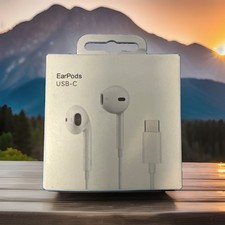 Genuine Apple EarPods USB-C Wired Earbuds Headphones White NEW Sealed OEM