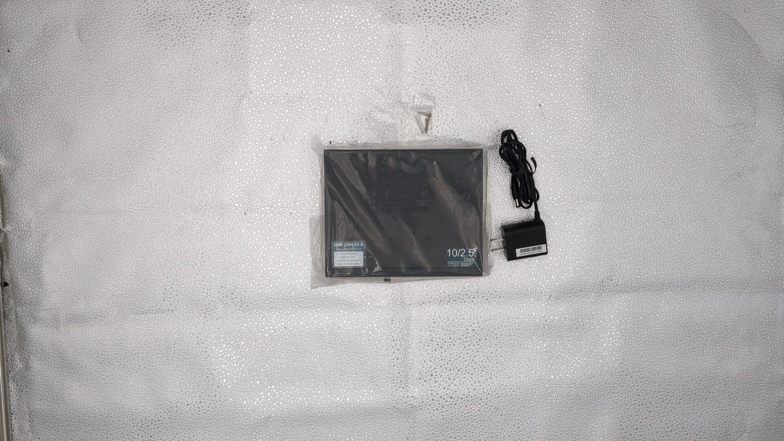 Qnap Qsw-2104-2s-a-us: 2.5gbe Rj45 & 10g Sfp+ Plug & Play Network Switch