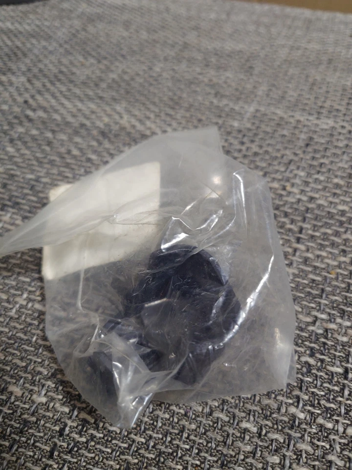 Pluspol copertura polo positivo originale Opel Corsa D 13247966 nuovo imballo originale - Immagine 3 di 3