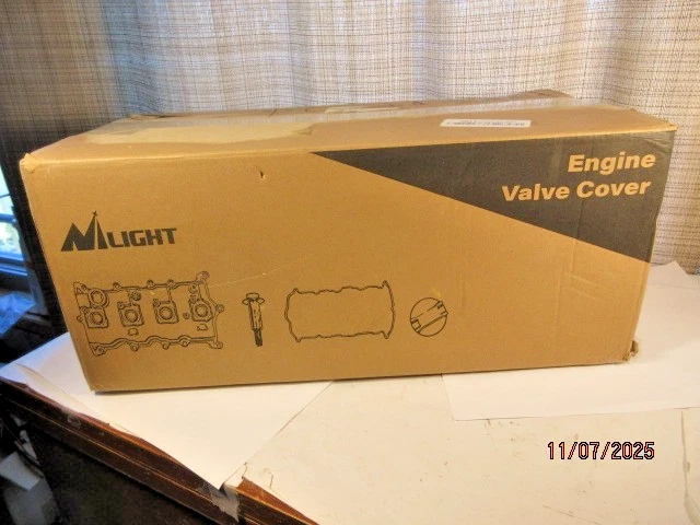 Engine Valve Cover Set (2) W/ Gaskets, Bolts & Cap, Infiniti I35, Nissan Altima - Image 2 of 4