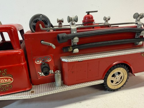 TONKA FIRE TRUCK No. 926 PUMPER 1960'S PRESSED STEEL AND FIRE HYDRANT VINTAGE - Picture 3 of 19
