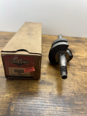 #ad NOS OEM Briggs amp; Stratton Crankshaft 261251 Vintage Cast Iron Engine Part $38.95