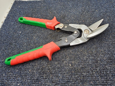 Milwaukee 48-22-4552: Right Cutting Offset Aviation Snips Steel 1/2''