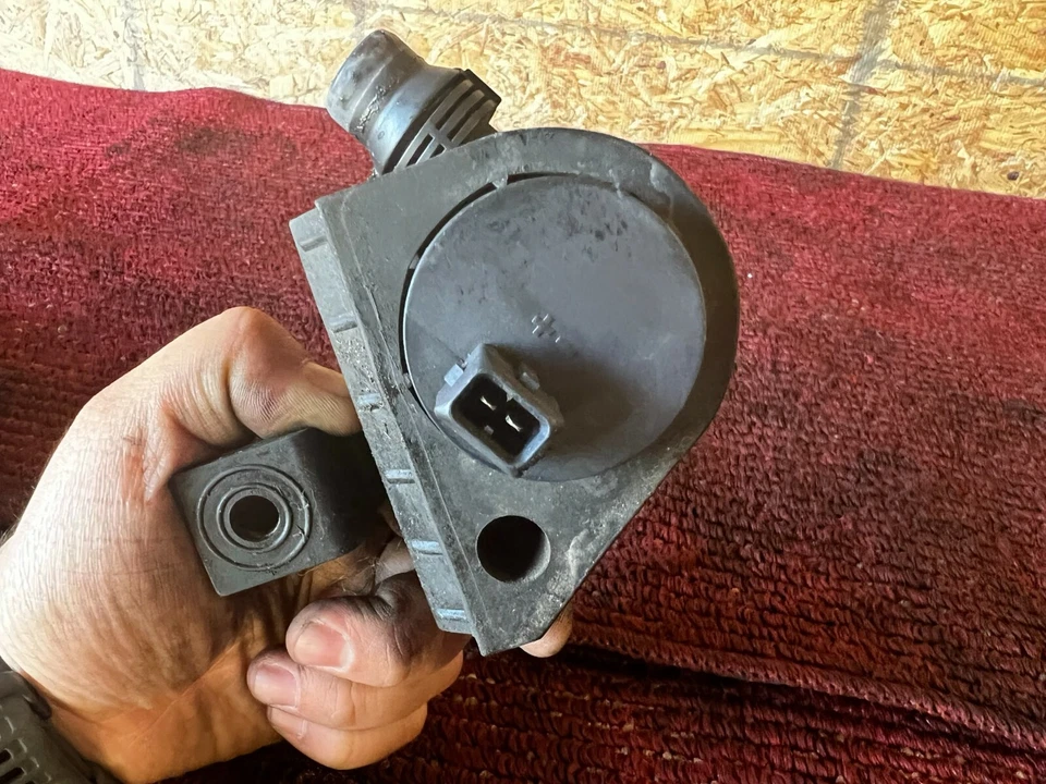 BMW 2004-2010 E60 E63 ЭЛЕКТРИЧЕСКИЙ ВСПОМОГАТЕЛЬНЫЙ ВОДЯНОЙ НАСОС OEM 105MK - Изображение 3 из 4