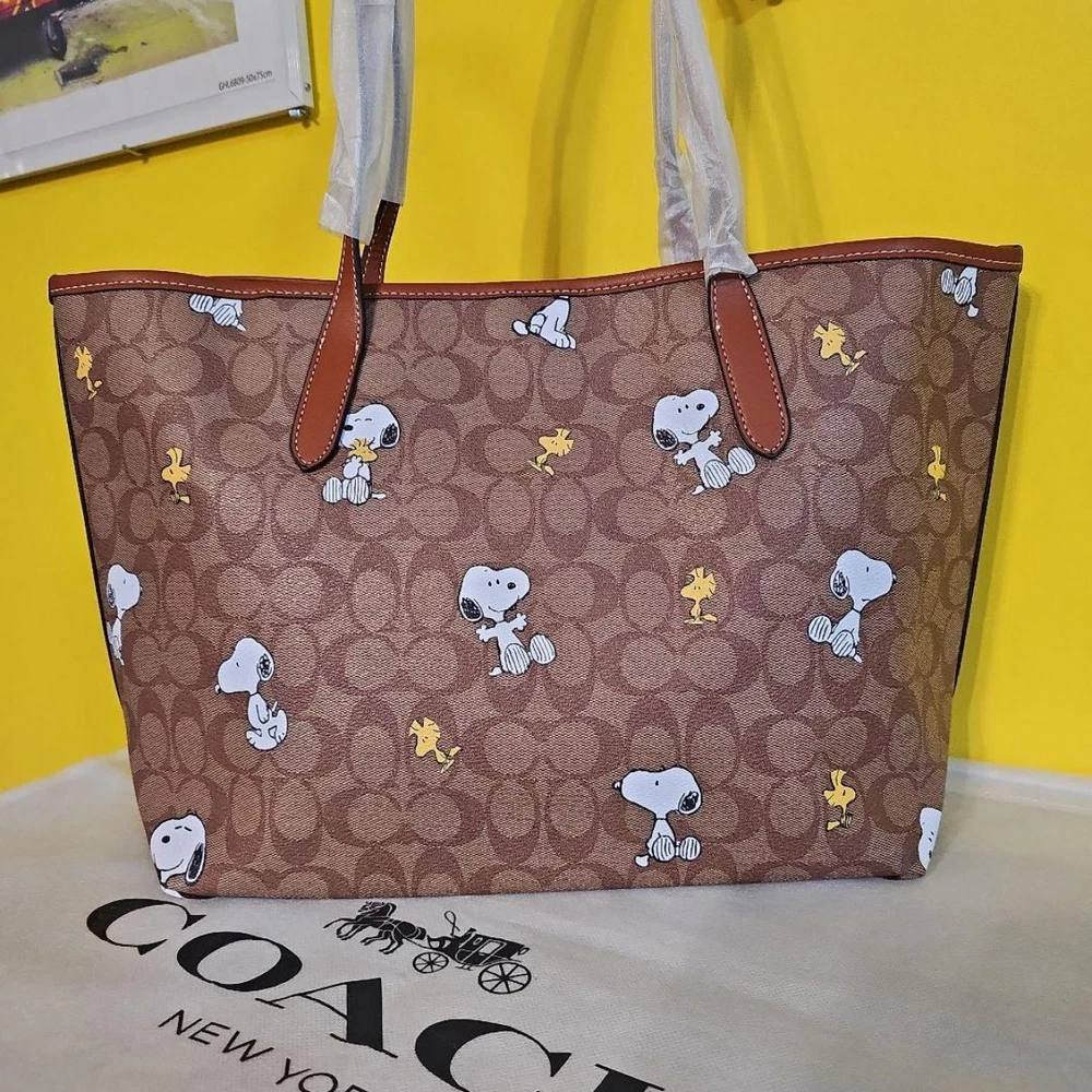 Coach Peanuts Snoopy Redwood Tote Bag Coach Peanuts Snoopy Redwood Tote Bag