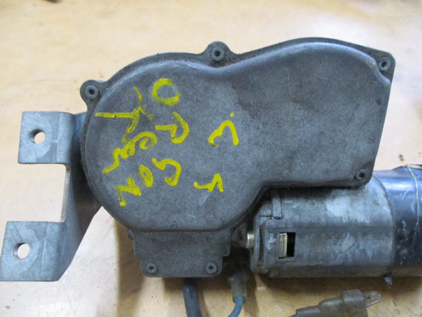 HOLDEN COMMODORE VB VC VH VK VL WAGON REAR WINDSCREEN WIPER MOTOR TAIL ...