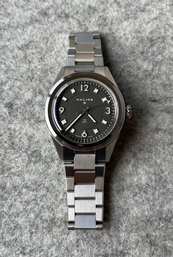 Halios Universa Watch - Slate Grey - Manual Wind - Flat Link Bracelet