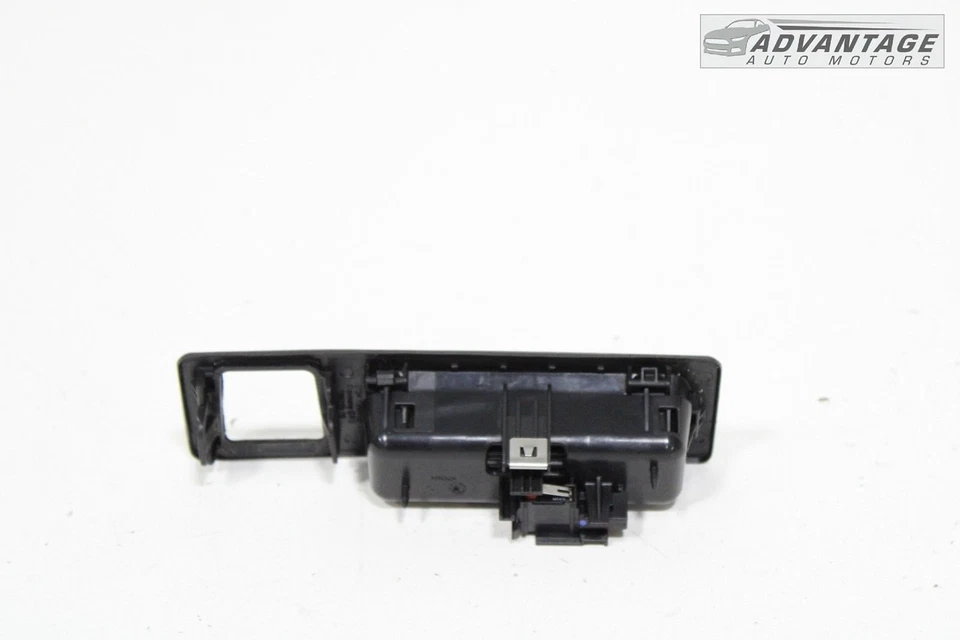 BMW 330E F30 2016-2018 maletero trasero puerta trasera liberación abierta manija bisel OEM Foto 3 de 4