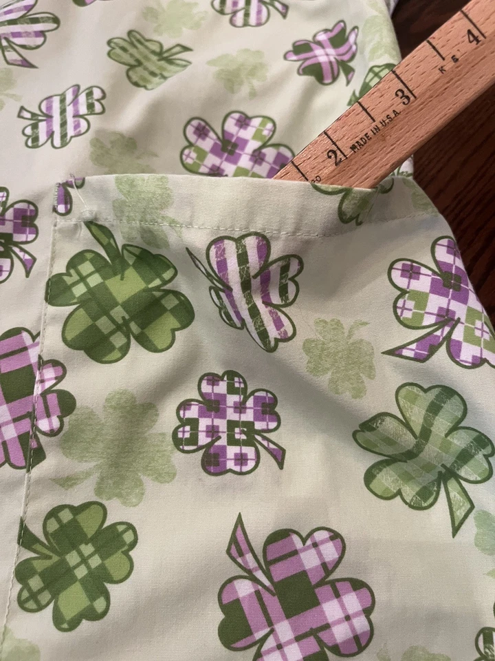 St Patrick’s Scrub Top womens size 2 XL St. Patty’s Day Shamrock Green Purple - Image 3 of 4