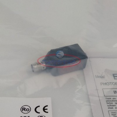 NEW One   PhotoElectric Switch E3Z-R86 12-24VDC #am