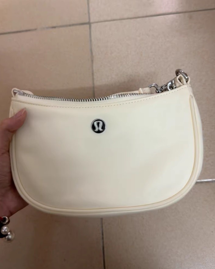 Lulemon 1L Mini City Essentials Crossbody Shoulder Bag in White