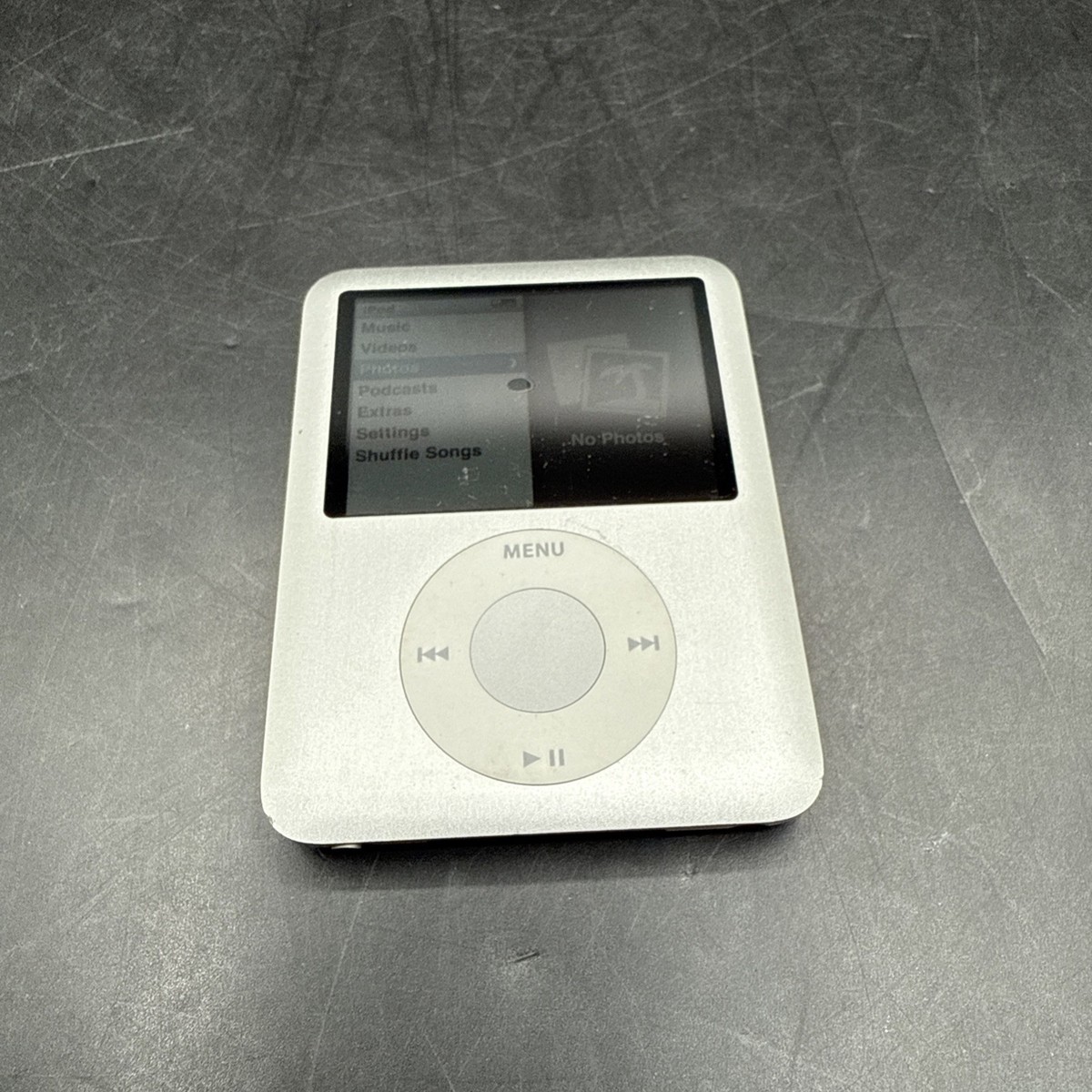 Apple iPod Nano ONLY 3rd Gen 4GB Silver A1236 Digital Music Player