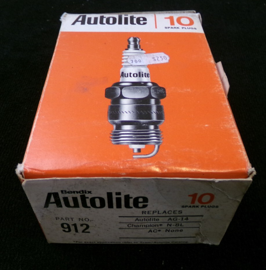 NOS BOX OF 10 #912 AUTOLITE SPARK PLUGS, AG-14, N-8L
