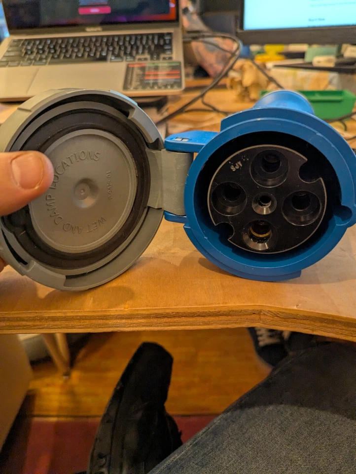 Hubbell Wiring Device-Kellems Hbl4100c9w Iec Pin And Sleeve Connector,100A,250V - Image 3 of 4