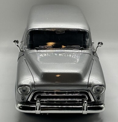 JADA DUB CITY 1957 Chevy Suburban Scala 1:24 Pressofusione Gialla - Edizione Limitata Oldskool - 2