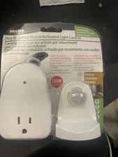 Indoor Plug-In Corded Motion Activated Light Control Westek 240 W New Open Box
