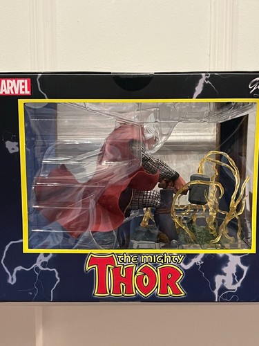 MARVEL COMICS - THE MIGHTY THOR - GALLERY DIORAMA - BY DIAMOND SELECT TOYS -NEW - Picture 4 of 6