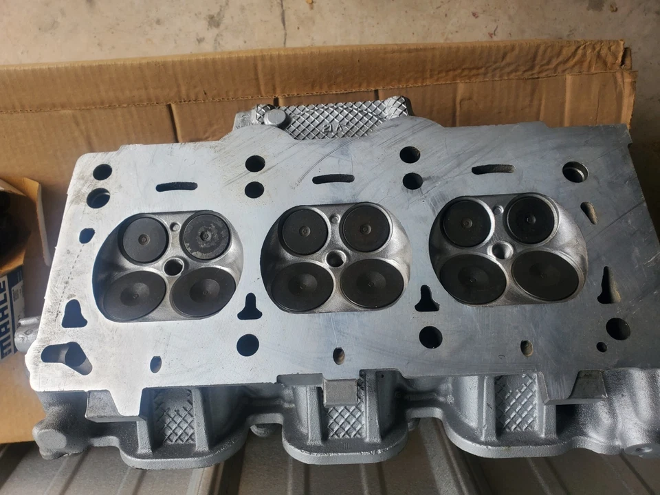 Chrysler 200 Remanufactured Engine Head Assembly With Head Bolts - Imagem 2 de 3