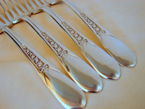 4 Wm. Rogers Priscilla Silver Dinner Forks, Excellent Condition, 7-1/2in, 1941 - Picture 3 of 6