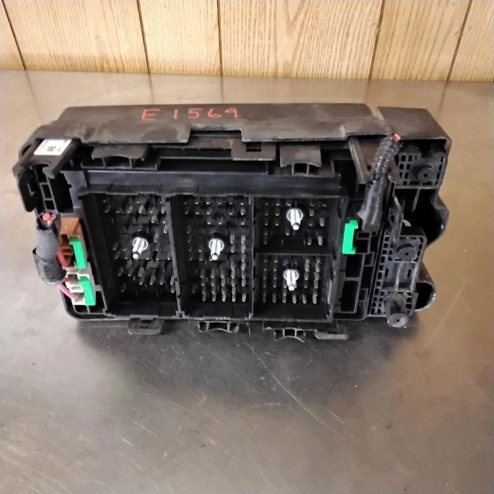 Caja de fusibles de motor GMC Envoy 2002-2003 OEM #15196420 Foto 2 de 2