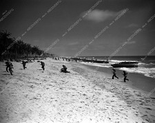 45bx04-117 William Bendix Lloyd Nolan cast making of Guadalcanal Diary 45bx04-11