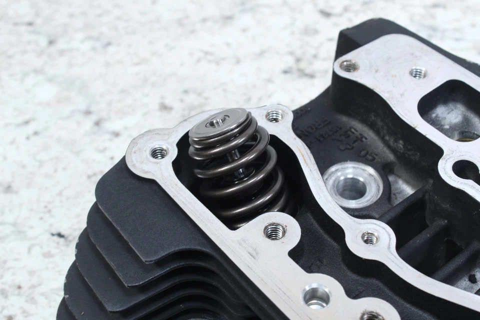 Harley-Davidson Road King Classic 2005 FLHRCI culata delantera 16722-05 Foto 3 de 4