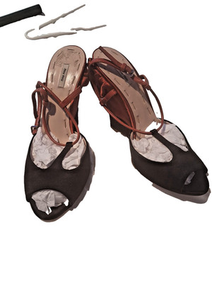 MUIMUI HIGH HEEL WEDGE BLACK AND RED