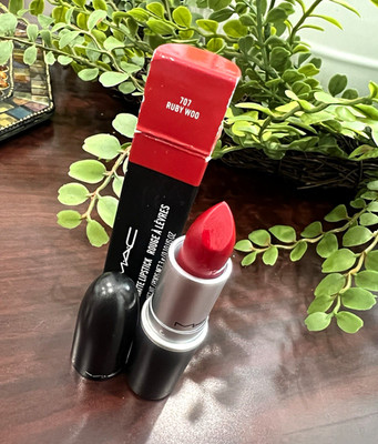 M·A·C Retro Matte Lipstick Stick, Matte Effect, Ruby Woo 707, 0.10 oz