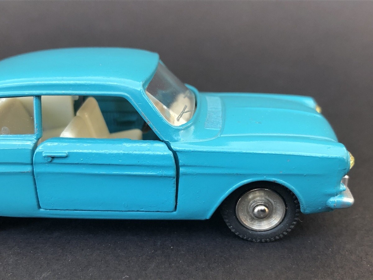 Ancienne DINKY TOYS 538 FORD TAUNUS 12M + Boîte d'origine Made in