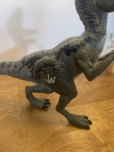 LOT OF 2 HASBRO JURASSIC WORLD VELOCIRAPTOR ECHO BLUE FIGURE RAPTOR - Picture 4 of 6