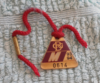 #D315. 1993-1994  UNKNOWN BCG  CRICKET GROUND  MEMBER  BADGE #0614