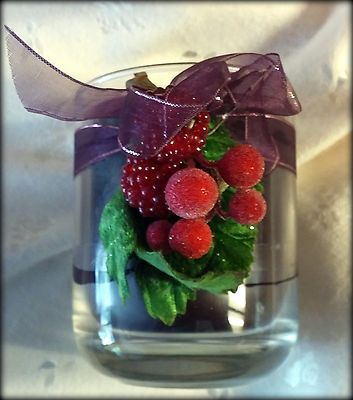 New ''Sugar Plum'' Purple Candle in Clear Glass w/Berries, Leaves & Ribbon, 4''Tall