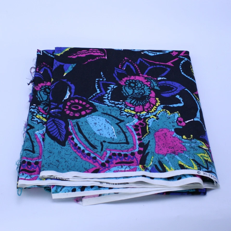 Multi-Colored Floral Hi-Fashion Cotton Fabric 3.1 yards x 43" - Image 2 of 3