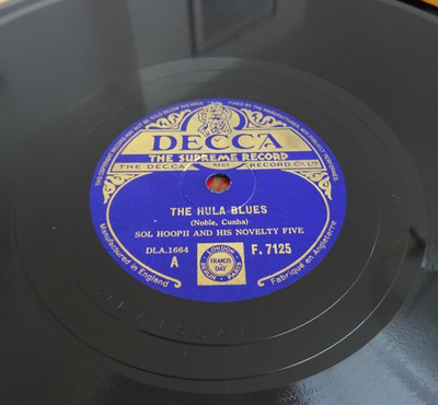 Sol Hoopii - The Hula Blues/Wang Wang Blues  10'' 78 RPM E