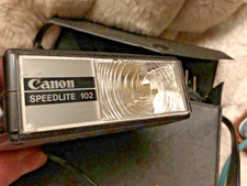 Vintage Canon Speedlite 102 external flash unit With Case 2 Cords Japan