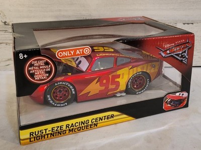 2017 CARS 3 RUST-EZE RACING CENTER Lightning McQueen 1/24 TARGET EXCLUSIVE New