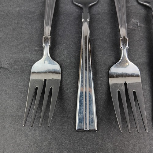 4 Reed & Barton Select COSTA BRAVA Stainless Steel Salad Dessert Forks - Picture 3 of 12